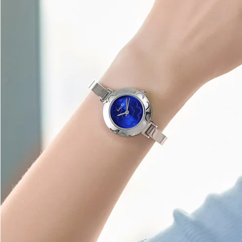 2023 simple hot selling waterproof simple small exquisite small dial women's quartz watch a hair