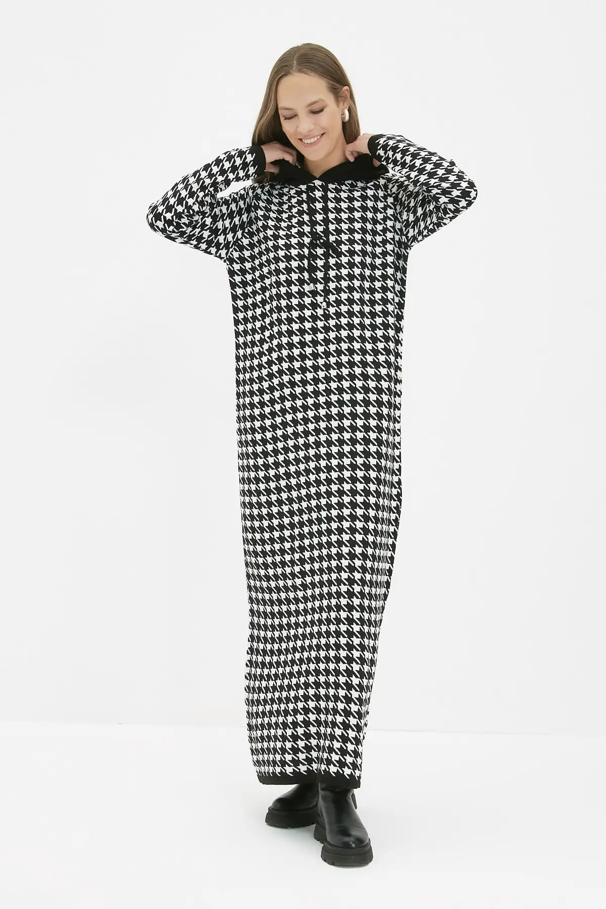 

Trendyol Hooded Pattern Knitwear Dress TCTAW22EB0231