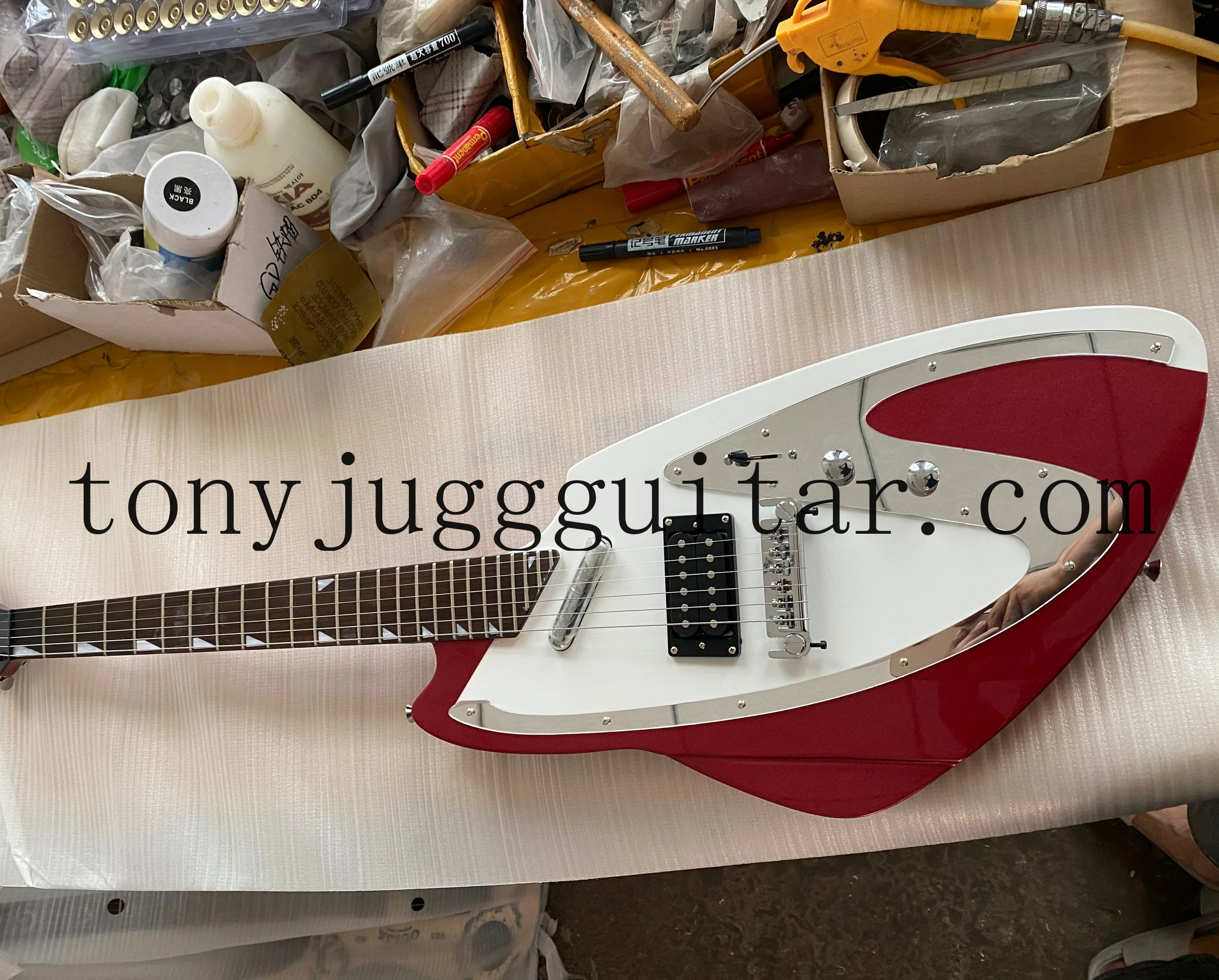 

Custom J BACKLUND DESIGN JBD 100 Shark Shaped Metallic Red & White Top Electric Guitar Chrome Pickguard, Locking Tuners