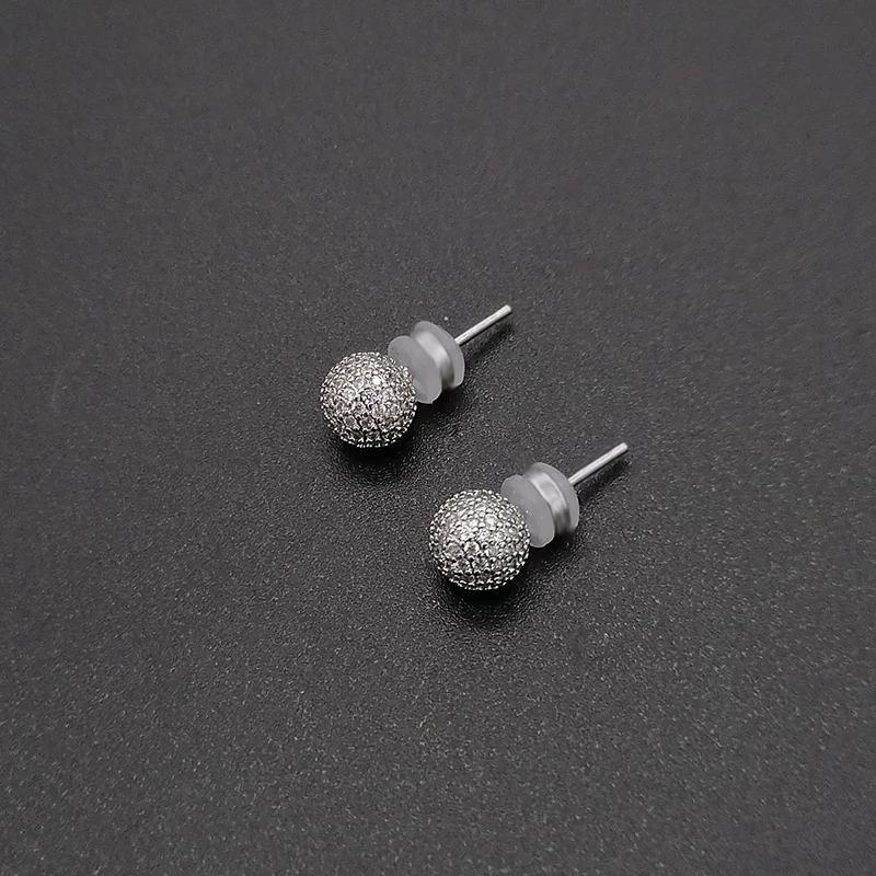 

Женские серьги-гвоздики из серебра 925 пробы с белым дискотечным шариком