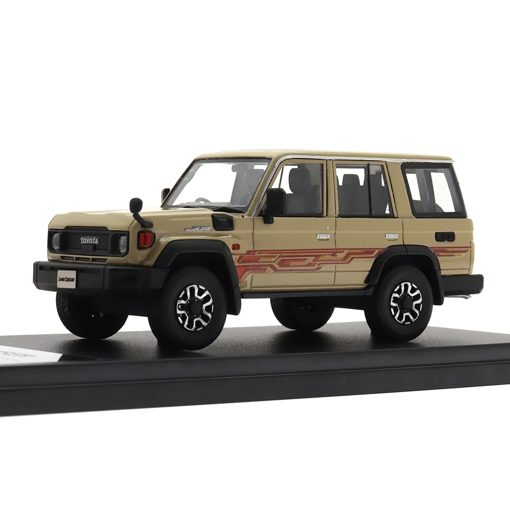 Металлическая модель автомобиля 1/43 TOYOTA LAND CRUISER