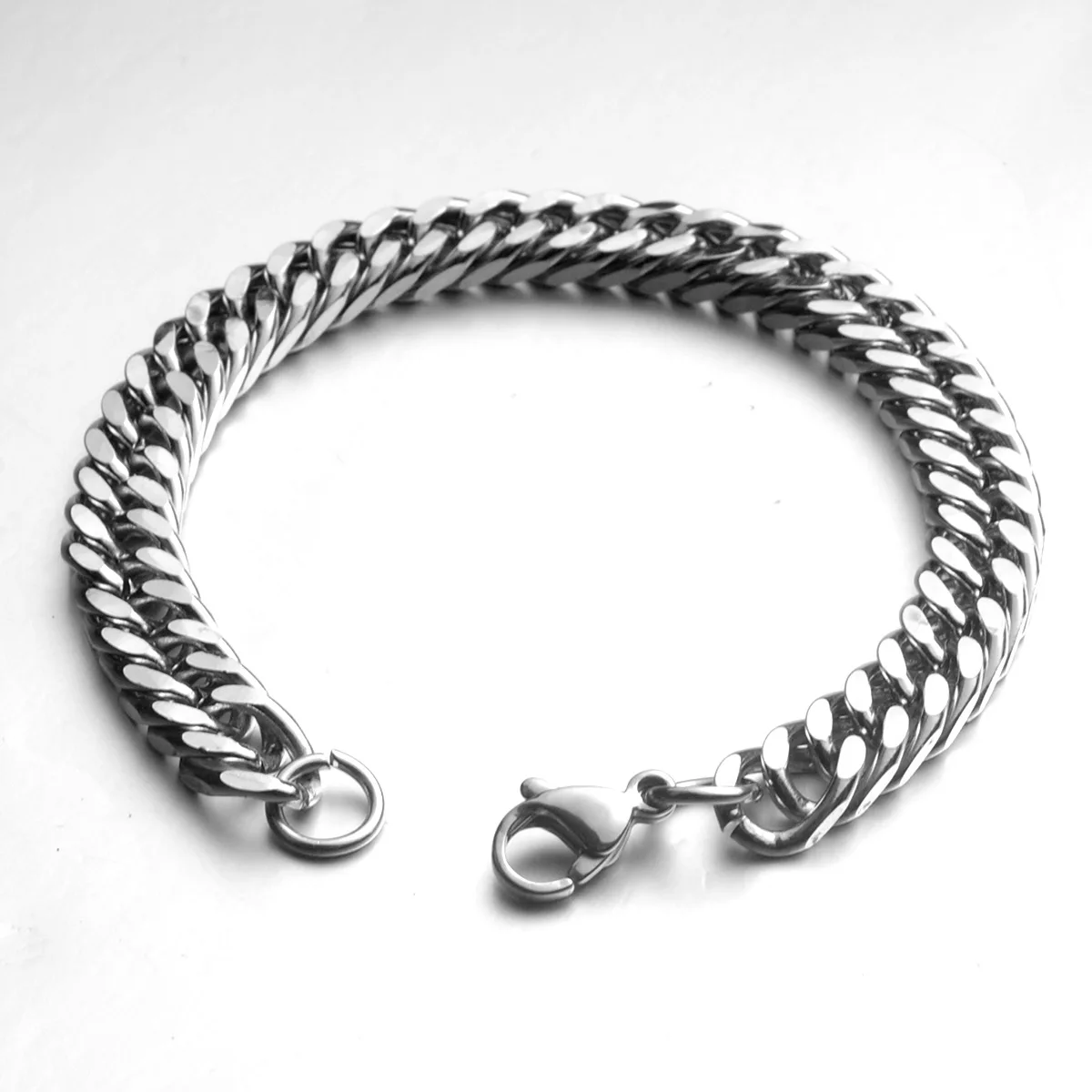 

Self-defense Men's Titanium Steel Bracelet European Personality Cuban Keel Men's Couple Relatives And Friends Gift Jewelry