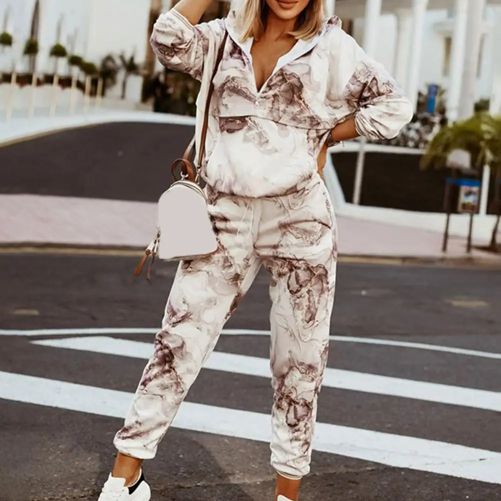 

Топ с капюшоном и брюки с эластичным поясом, повседневный комплект из двух предметов, приталенный наряд с винтажным принтом, элегантная жен...