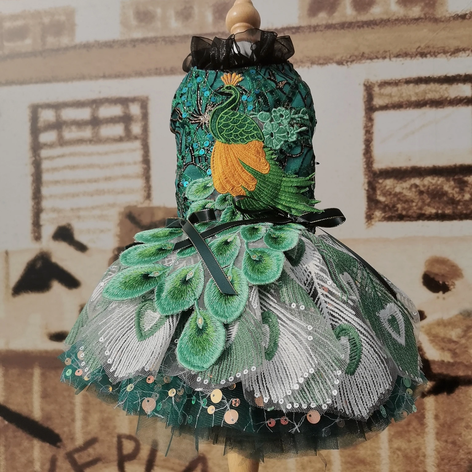 

Spring New Pet Dog Clothes Fine Luxury Peacock Embroidery Print Lace Princess Dress For Small Medium Dog Outerwear Puppy Poodle