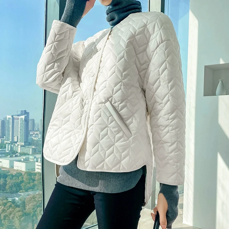 Рисунок 2 - Куртка женская короткая зимняя в клетку