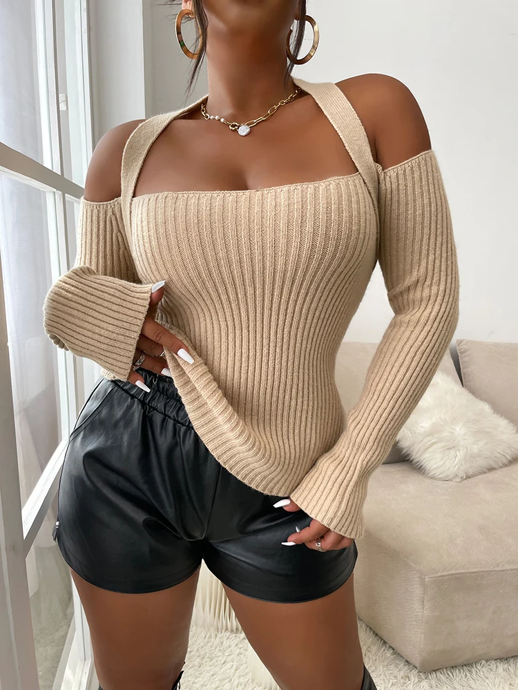 Женский трикотажный свитер в полоску с открытыми плечами и длинным рукавом |