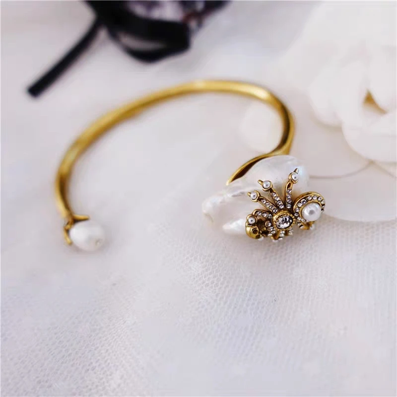 

European and American retro fashion retro brass pearl spider bracelet