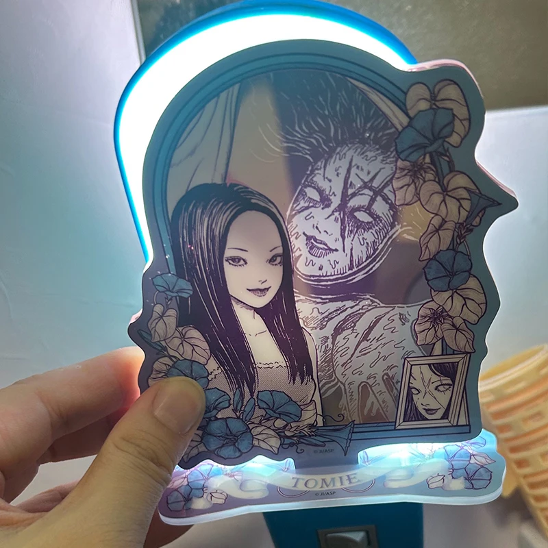 Фото В наличии оригинальные акриловые декоративные предметы Junji Ito Tomie Kawakami, две формы, орнамент, аниме Tomie Kawakami, коллекционный подарок №2
