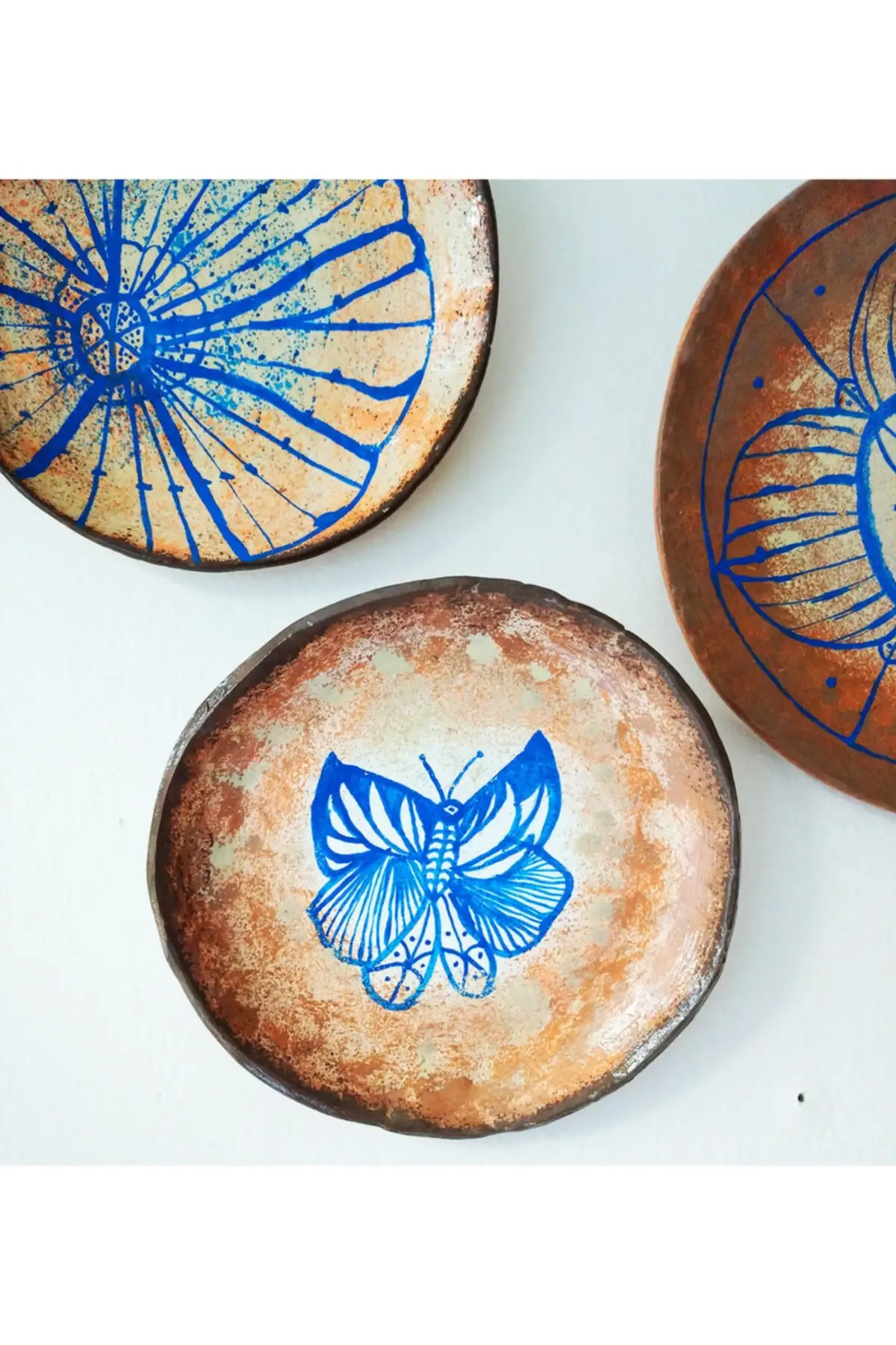 

Настенная тарелка ручной работы с эффектом бабочки