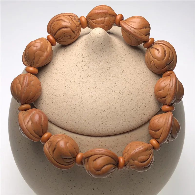 Браслет рыбий глаз из ореха и золота 18 мм слева