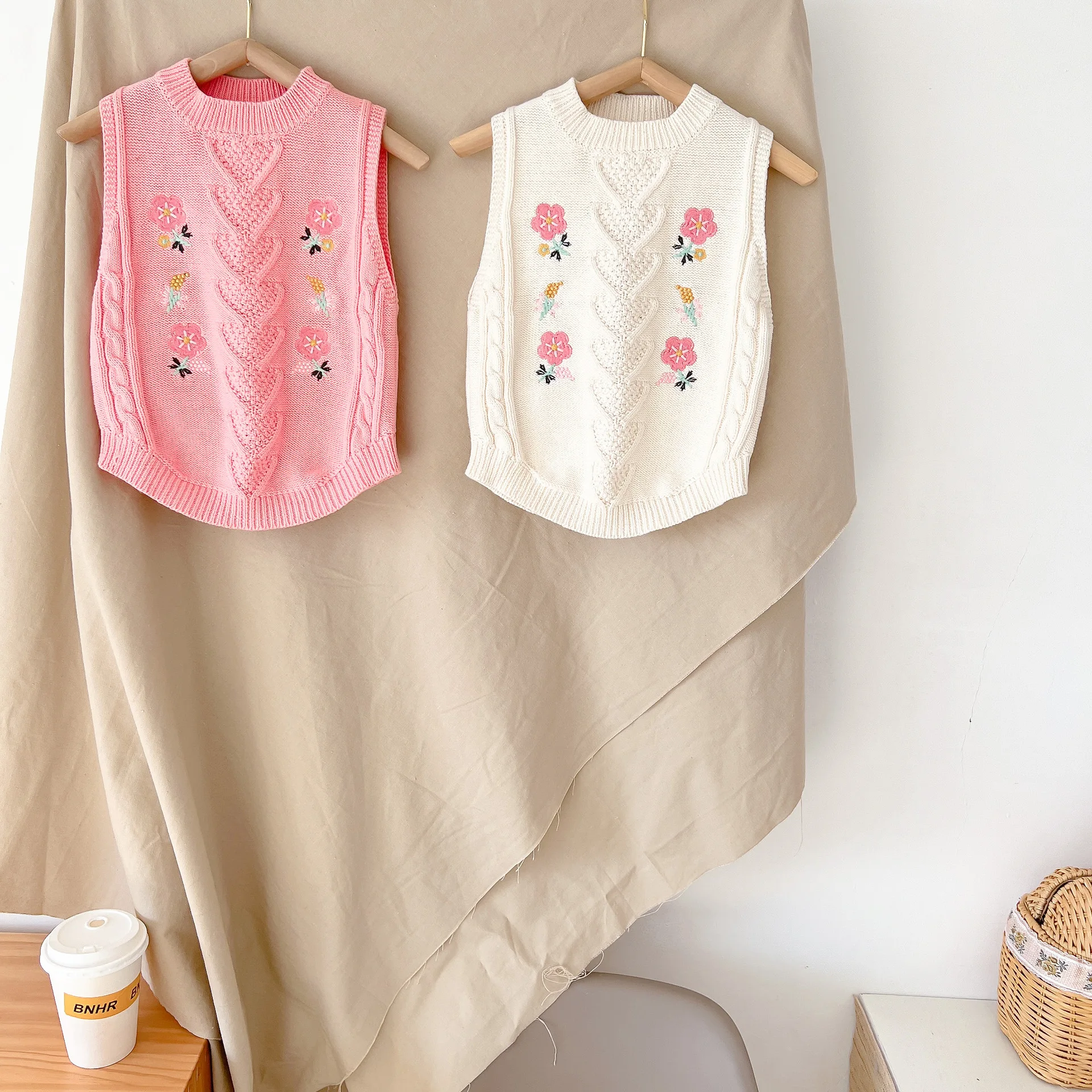 Милый однотонный хлопковый трикотажный кардиган с круглым вырезом и длинными