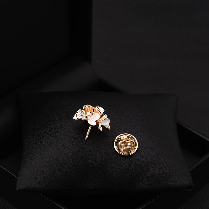 Exquisite Brooch Women's Shirt Collar Pin Fashion Flowers Versatile Anti-Exposure Cardigan Neckline Fixing Buckle Skirt Jewelry