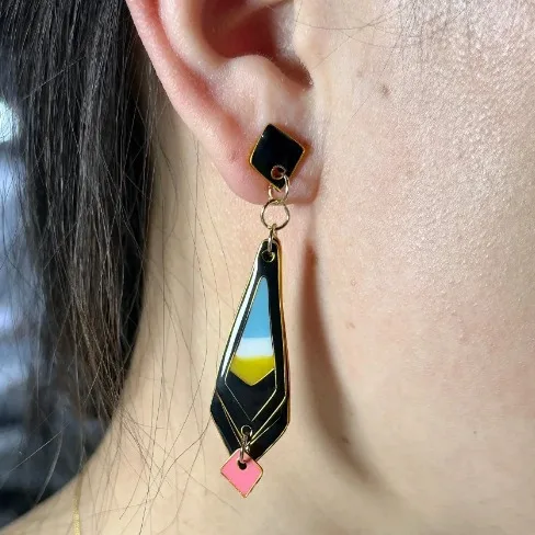 Taudi Aplin популярные игровые двухмерные периферические персонажи стильные