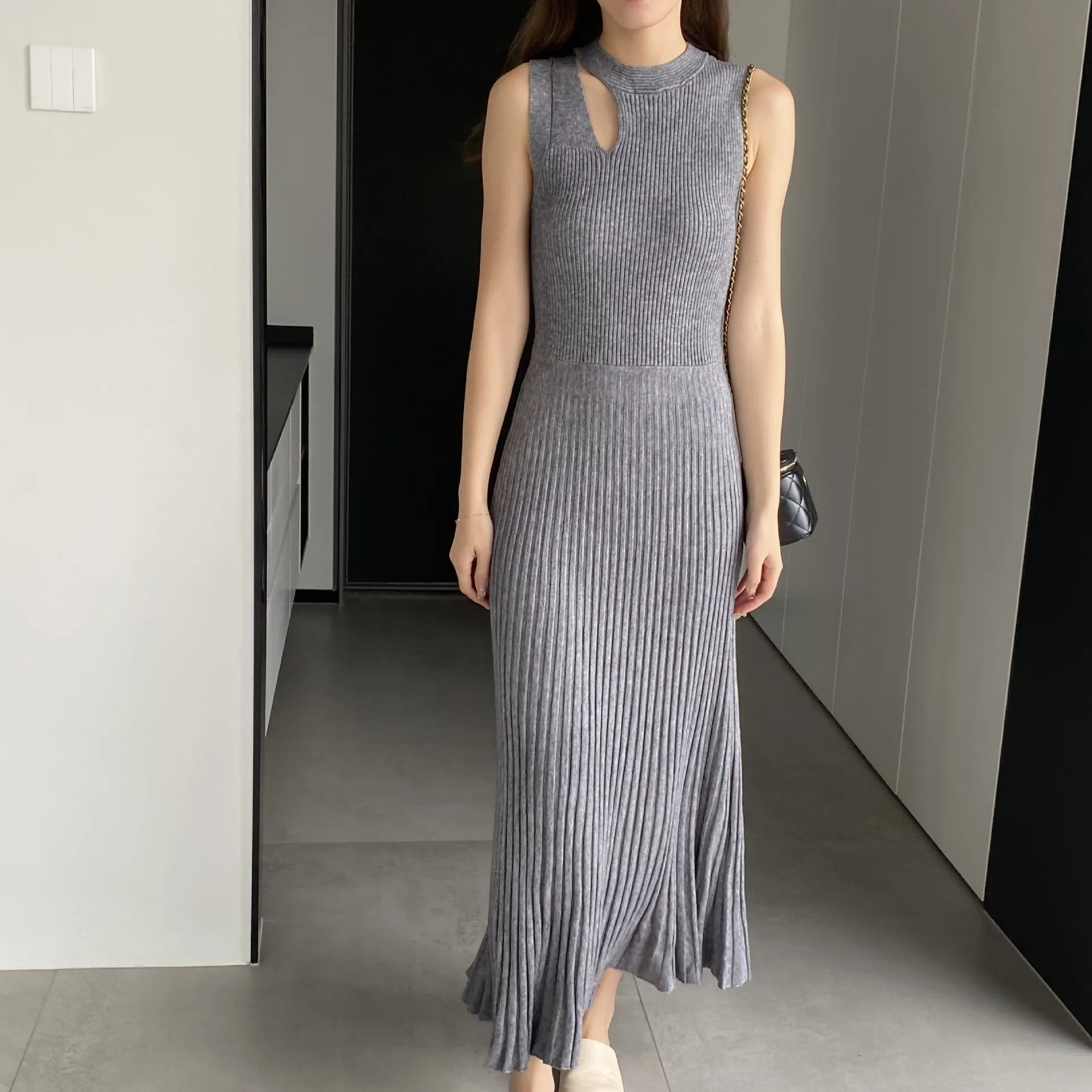 Женское трикотажное длинное платье без рукавов однотонное платье-свитер стрейч