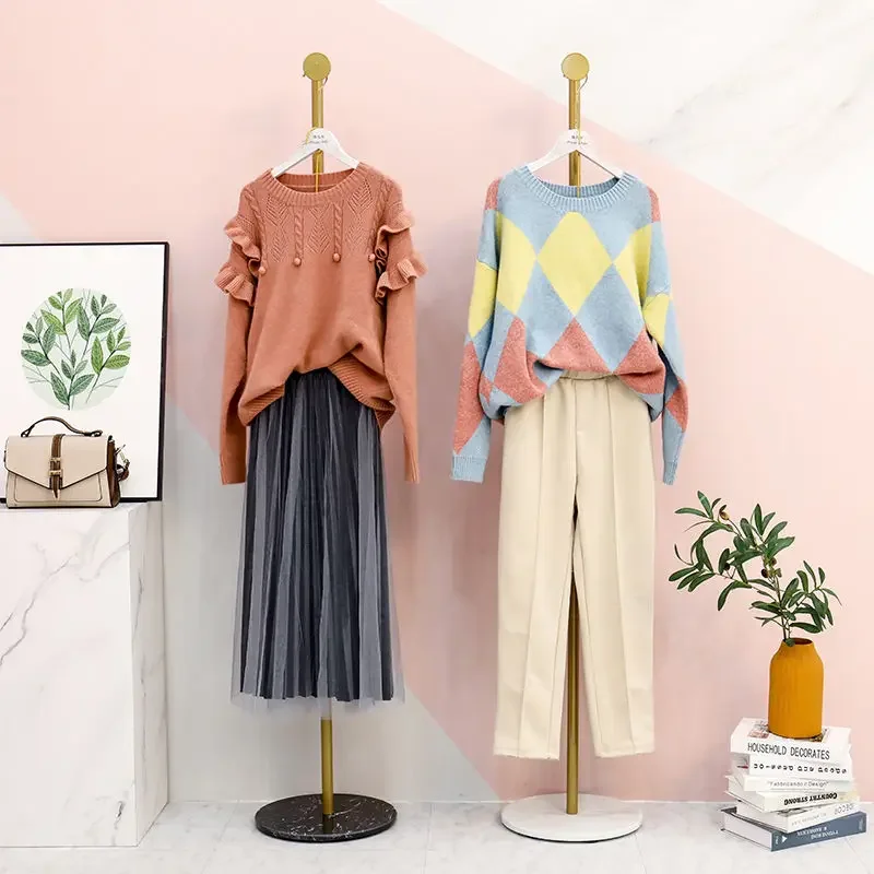 Витрина для магазина одежды напольная вешалка витрин подвесная женской