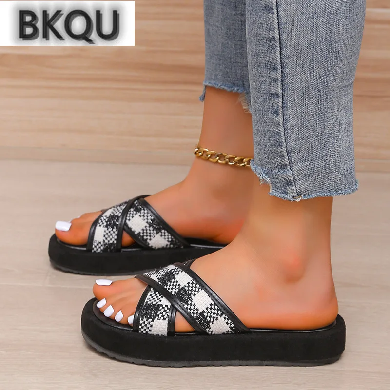 

2022 summer new European and American large size women's sandals, thick bottom, leaky toes, cross-over, women's slippers
