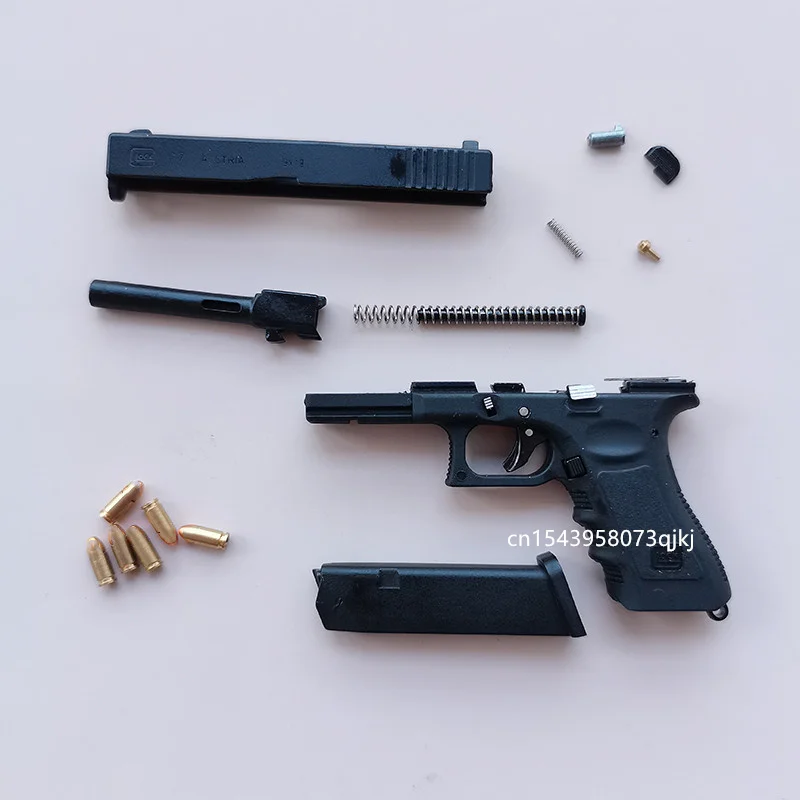 

Mini Metal Keychain Glock G17 Pistol Shape Keychain PUBG M29F Desert Eagle Portable Toy Gun Model Shell Ejection Free Assembly