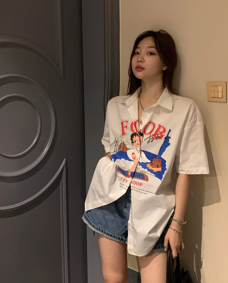 

Summer design sense American loose short sleeved shirt Hong Kong style retro minority sweet cool Spice Girl White cardigan top w