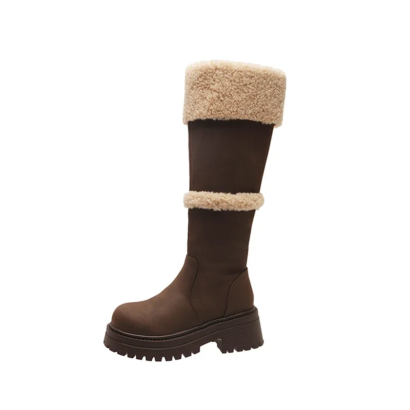 Высокие сапоги на плоской подошве. Женские ботинки меху. Новые дизайнерские