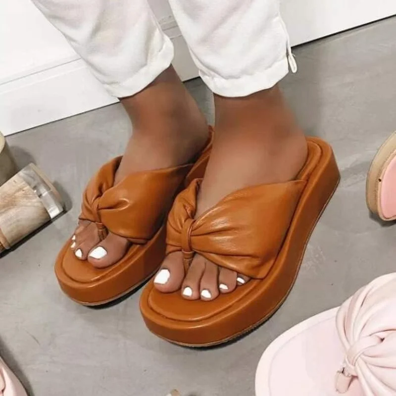 

2022 Spring and Summer New Luxury Slippers Thick Bottom Flip Flops Women's Outdoor Fashionable Large Size Thick Soled Sandals