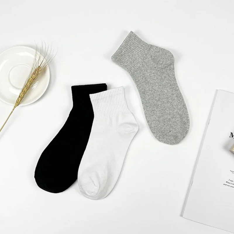 High Quality 3 Pairs Casual Soft Breathable Solid Color Outdoor Running Sports Business Socks Simple Fashions Male Crew Socks