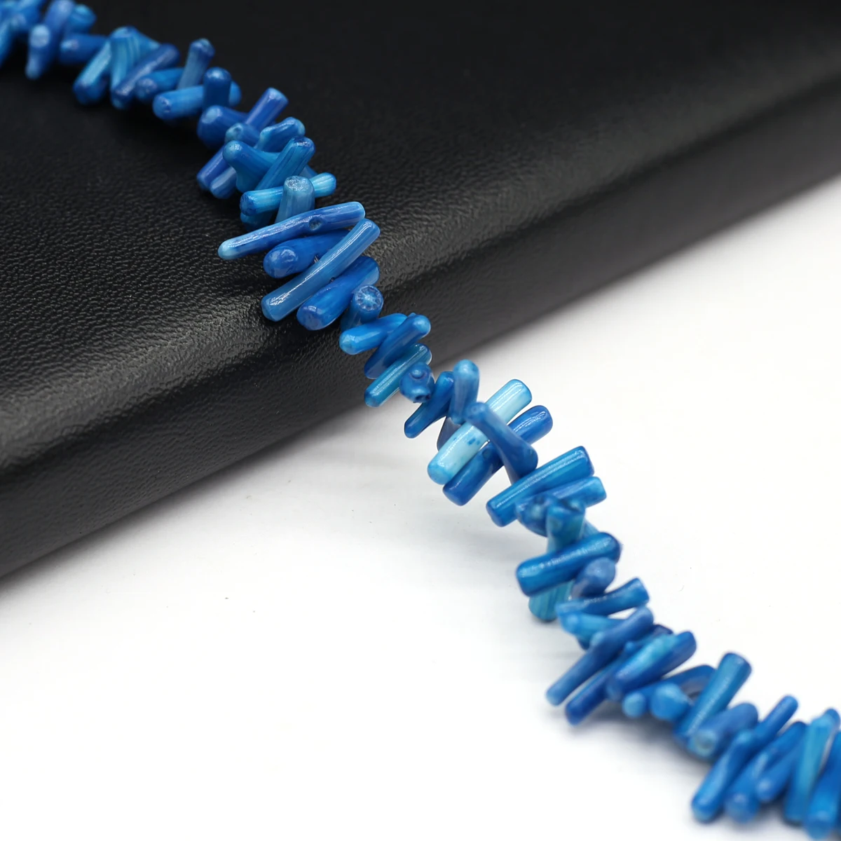 Бусины из натурального кораллового бутика с бусинами