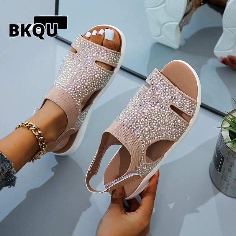 

Новинка 2022, летние женские сандалии BKQU, пикантная обувь, повседневная женская обувь на плоской подошве с кристаллами и ремешком с пряжкой, женская модная пляжная обувь большого размера 36-43