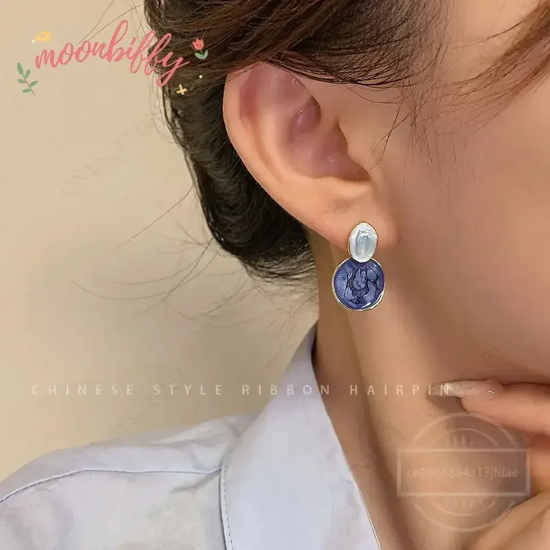 Винтажные серьги-капли из смолы с геометрическим рисунком