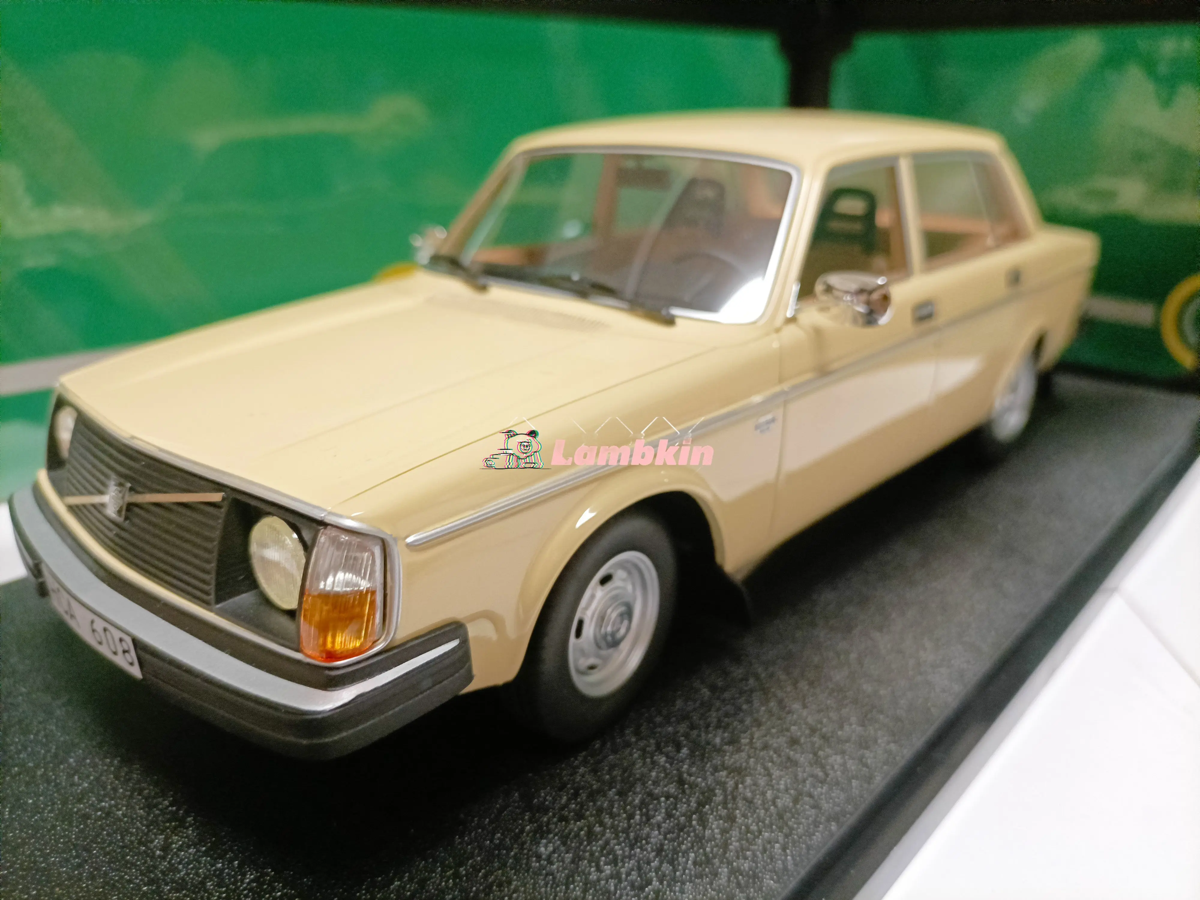 Культ 1:18 для Volvo 244DL 1975 бежевый Regal 4-дверный седан модель украшение масштабная