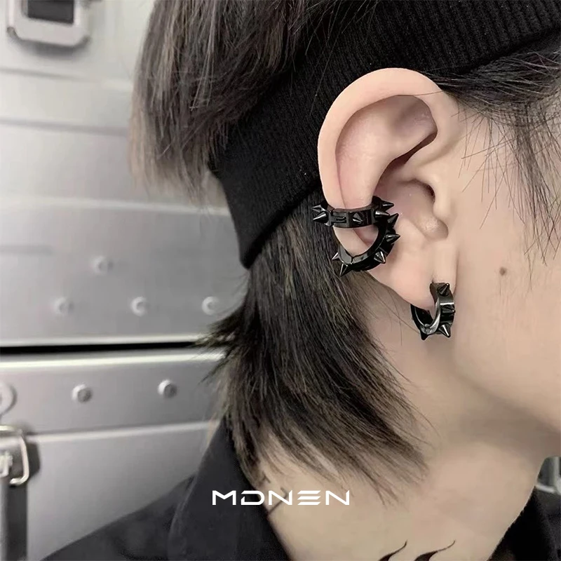 

Rivet ear bone clip cochlear clip street dark punk spiked rivet super cool ear clip ear buckle men and women same earrings