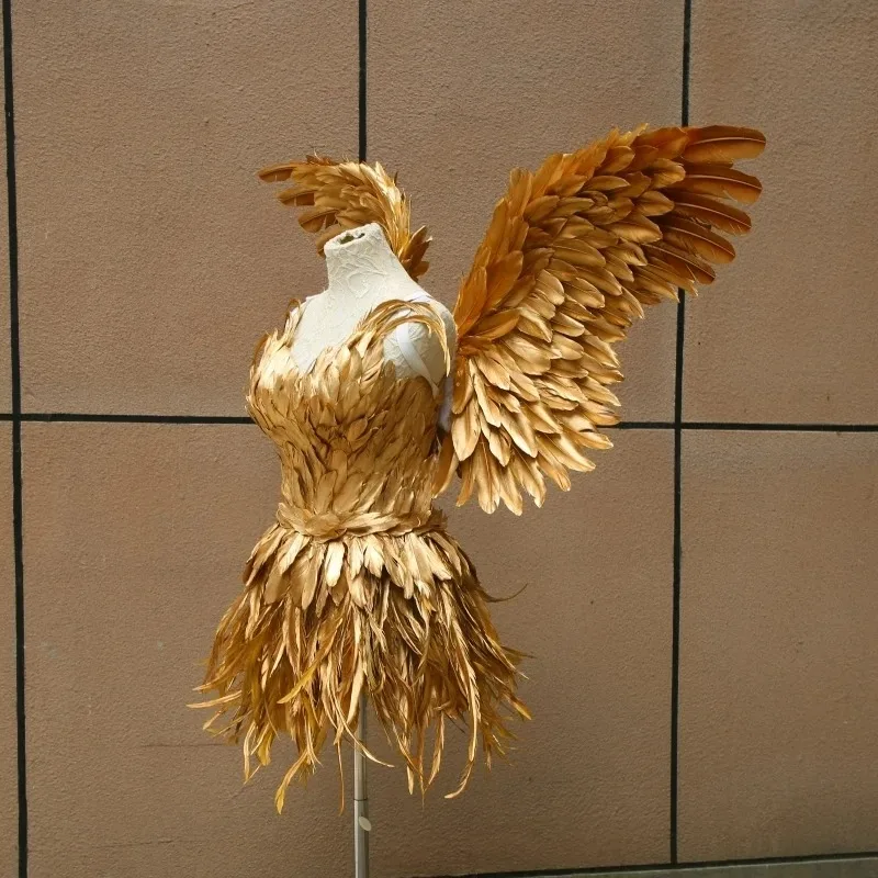 Великолепный костюм феи с золотыми перьями и крыльями для роскошного шоу на