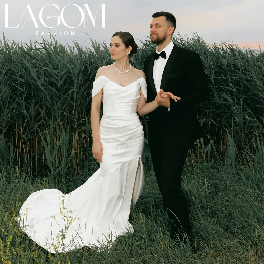 Фото Свадебное платье Lagom White с открытыми плечами, силуэт «русалка», V-образный вырез, плиссировка, индивидуальный пошив, длина в пол, с высоким боковым разрезом. Шарон Саид. №1