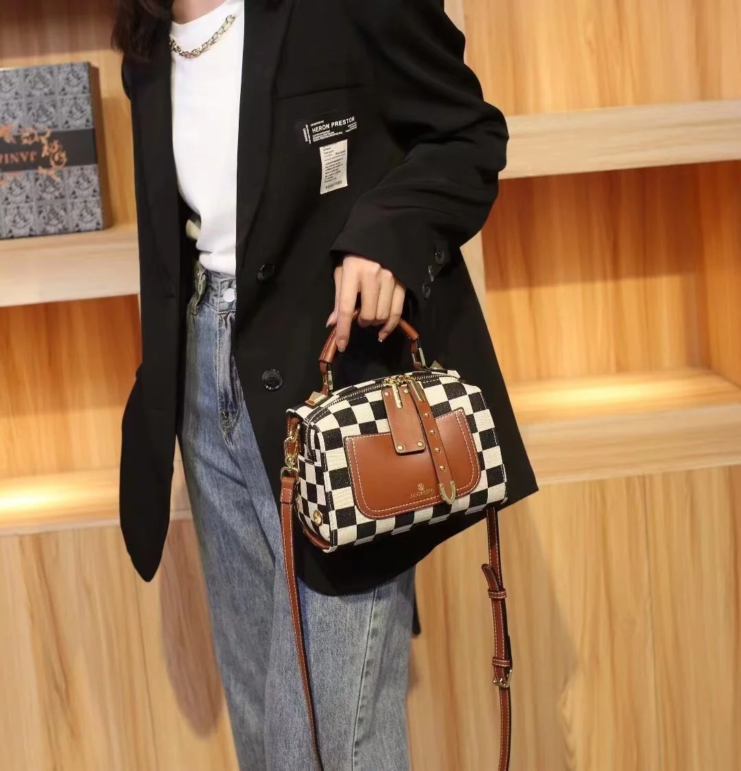 

high luxury brand High quality portable pillow for women 2023, new niche design, chessboard, light luxury, one shoulder, cross b