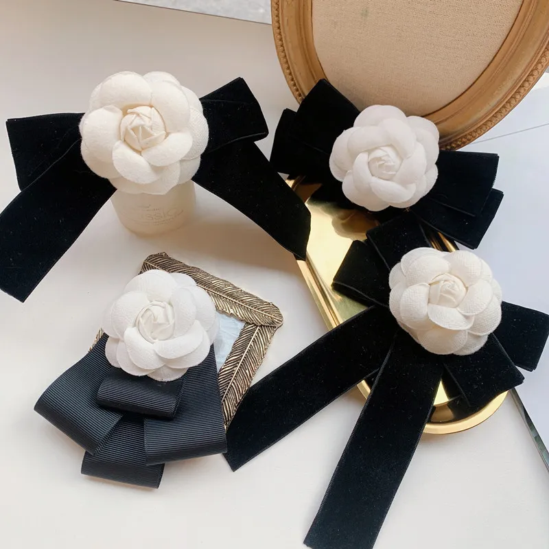 Vintage Fabric Bow White Camellia Flower Brooch Bow Tie for Women Corsage Lapel Pins Suit Sweater Badge Luxury Women Jewelry
