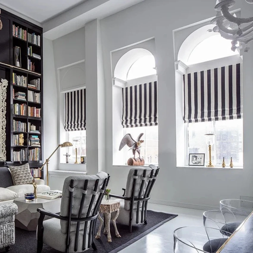 Современные моторизованные черные полосы плоские римские шторы с фурнитурой в