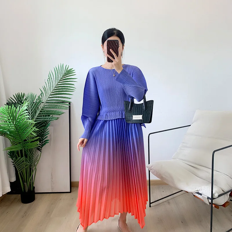 

Lily Pleated Bottom Skirt 2023 Spring Gradient Color Long Skirt Temperament Design Sense Small A-line Skirt