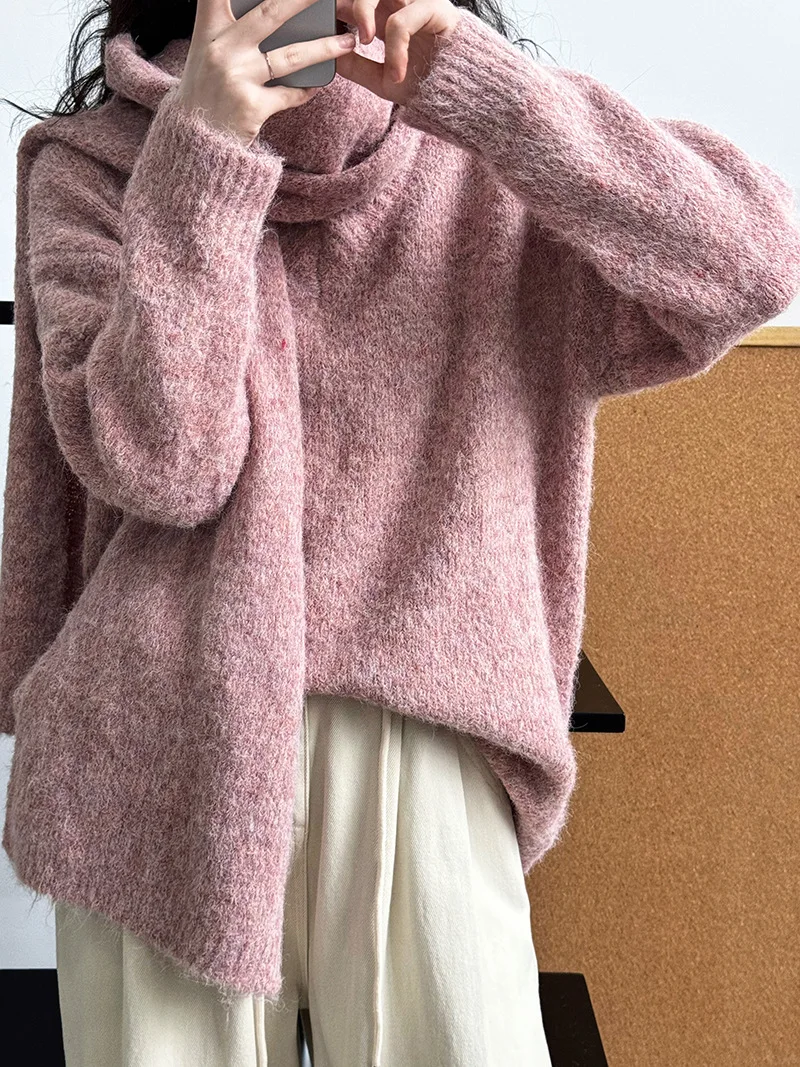 

Ленивая модель для осени и зимы, мягкая и теплая, с V-образным вырезом и пуловером. Поставляется в комплекте с шарфом.