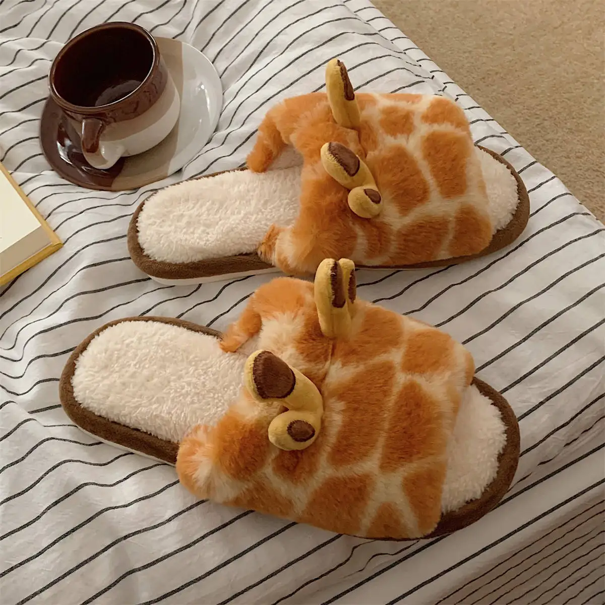 

Shoes for Women Winter 2022 New Fashion Indoor Warm Cotton Shoes for Students At Home Cartoon Giraffe Plush One-word Slippers