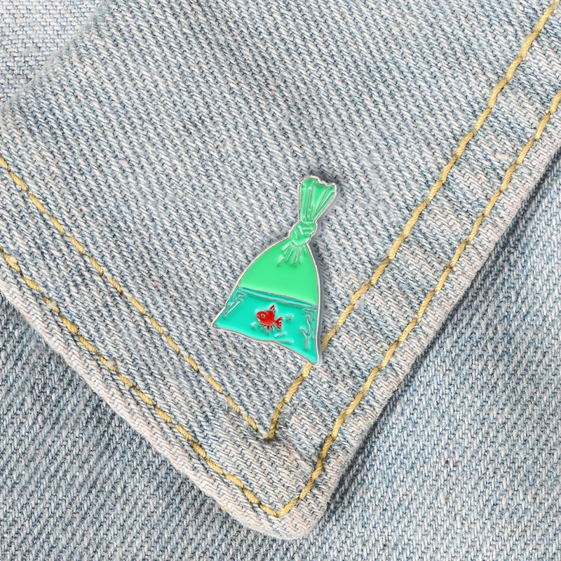 

Cartoon Groene Vis Tas Goudvis Broche Emaille Pin Rode Koi Vis Visnet Vis Tas Pinnen Dress Persoonlijkheid Badge Voor Vrouwen ki