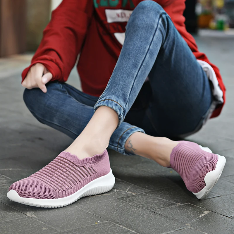 Women's Walking Shoes Lightweight Sports Shoes All Black Mesh Breathable Outdoor Casual Shoes Non-Slip Soft Sole Slip On