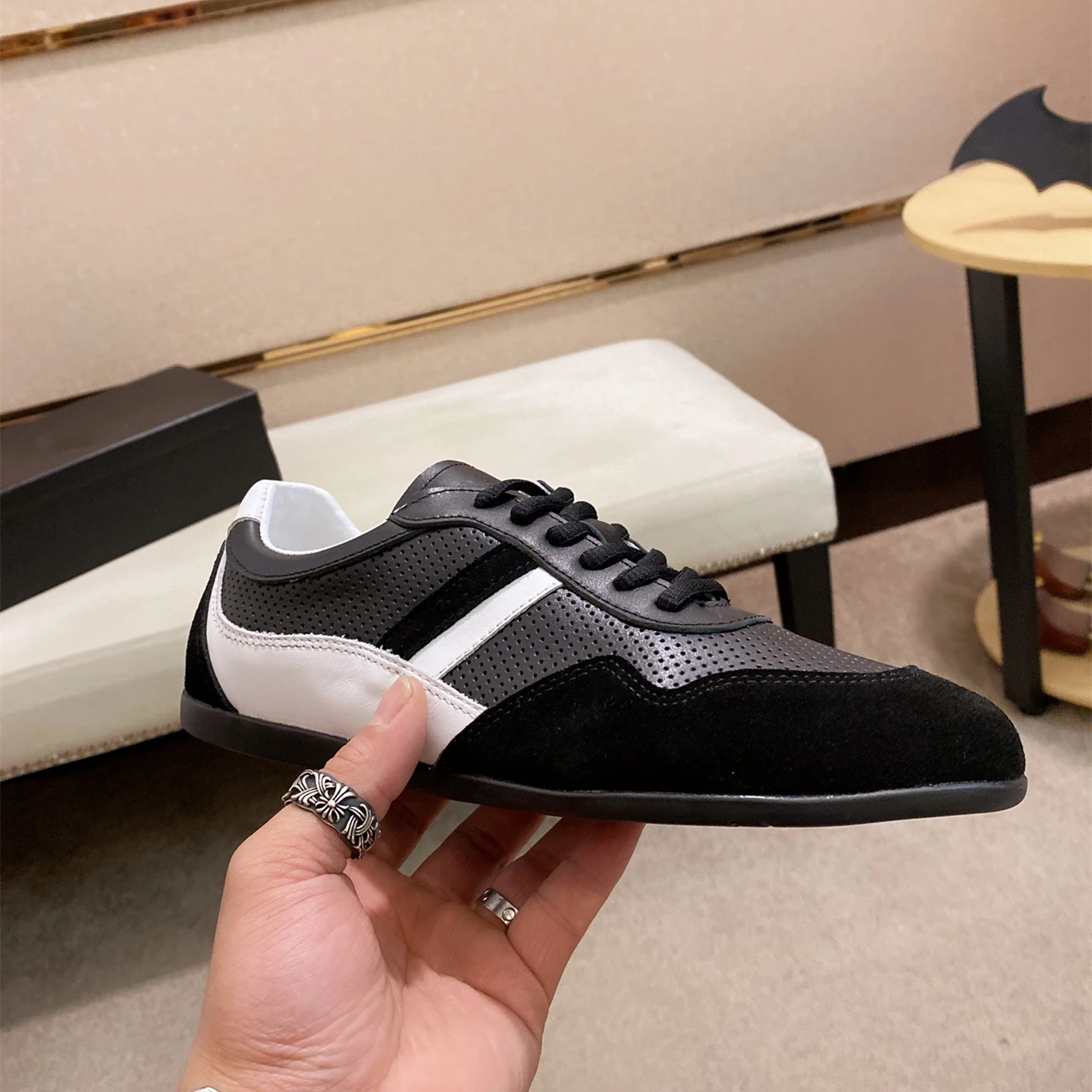 

2022 Spring New Lace Up Thin Bottom Couple Comfortable Color Matching Casual Shoes Breathable Sneakers