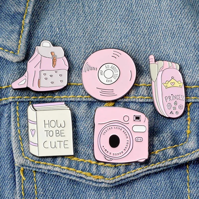 

Pink Hearts Camera Enamel Metal Badge Pins for Backpacks Cartoon Anime Creativity Button Brooch Ornament Jewelry Birthday Gift