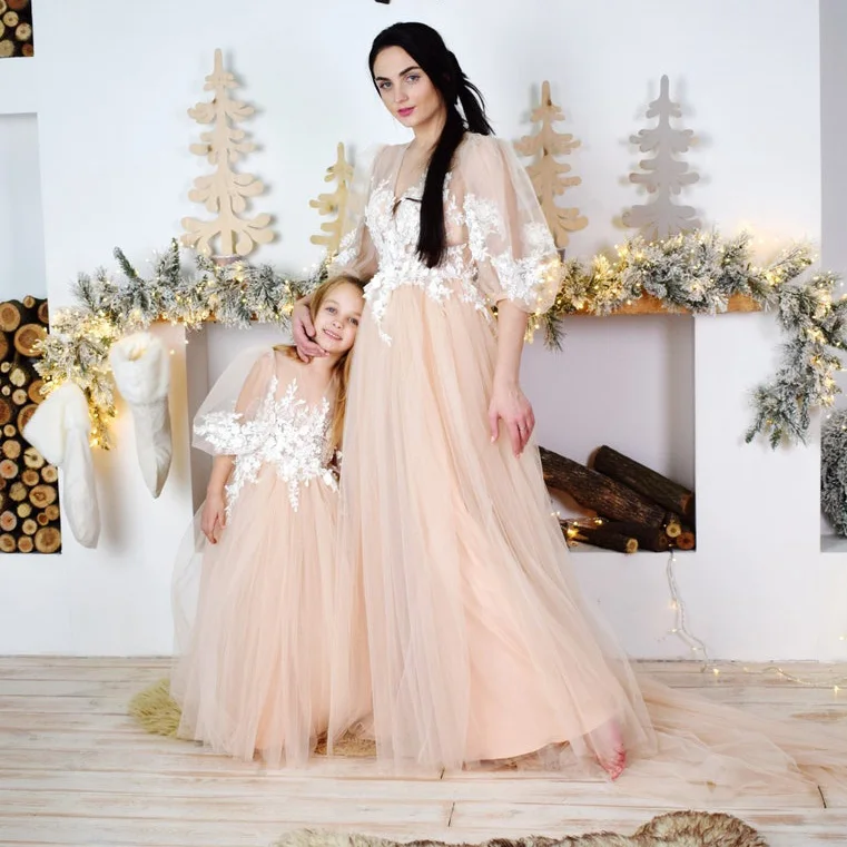 

Elegant Tulle And Lace Mother And Daughter Evening Gowns Long Sleeves Champagne Long Mom And Me Family Look Dresses 2022