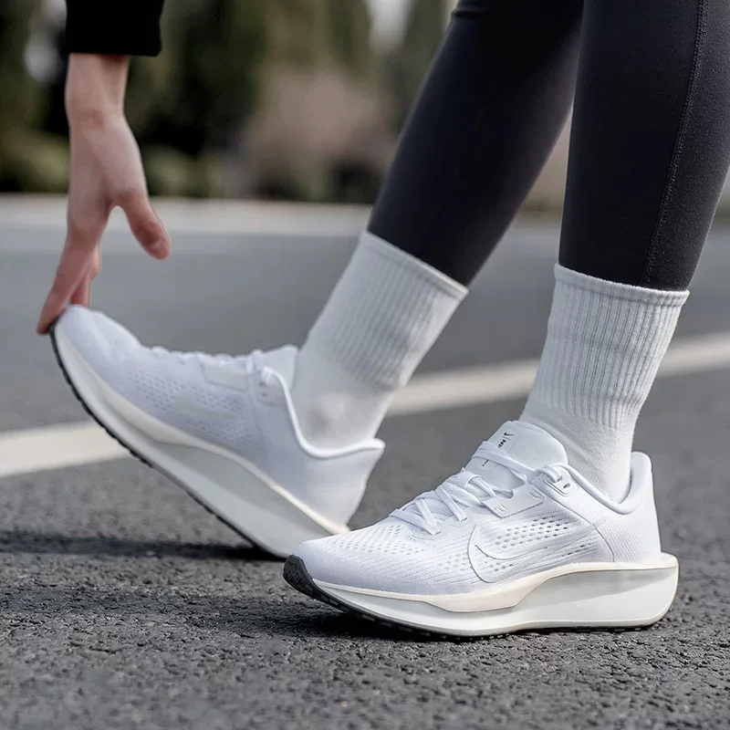Фото Женские кроссовки NIKE QEST 6 Mesh - спортивные беговые кроссовки с амортизацией и поддержкой для использования на дороге - модель FD6034-112 №3