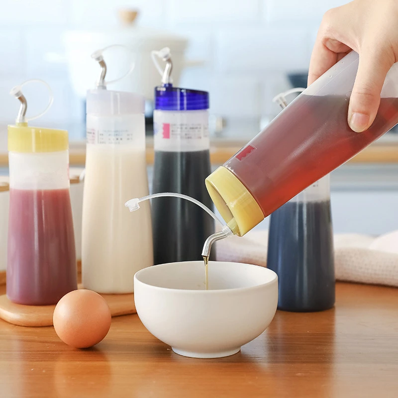 

Plastic Leak-proof Oil Jug with Dust Plug Multifunctional Squeeze Bottle Restaurant Spice Pots Kitchen Seasoning Accessories