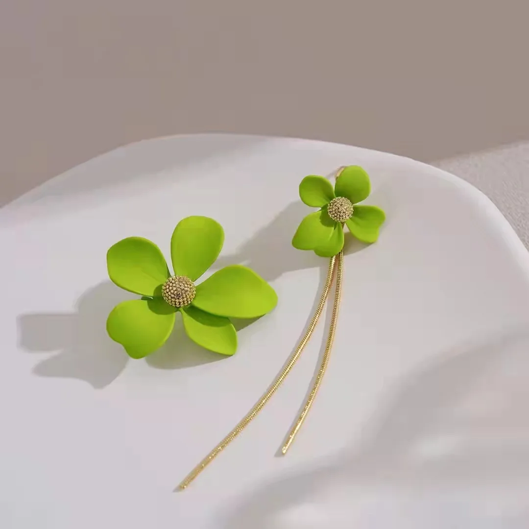 

Korea Sweet Green Flower Asymmetrical Stud Earrings For Women Spring Summer Accessories Metal Chain Tassel Silver Needle Eardrop