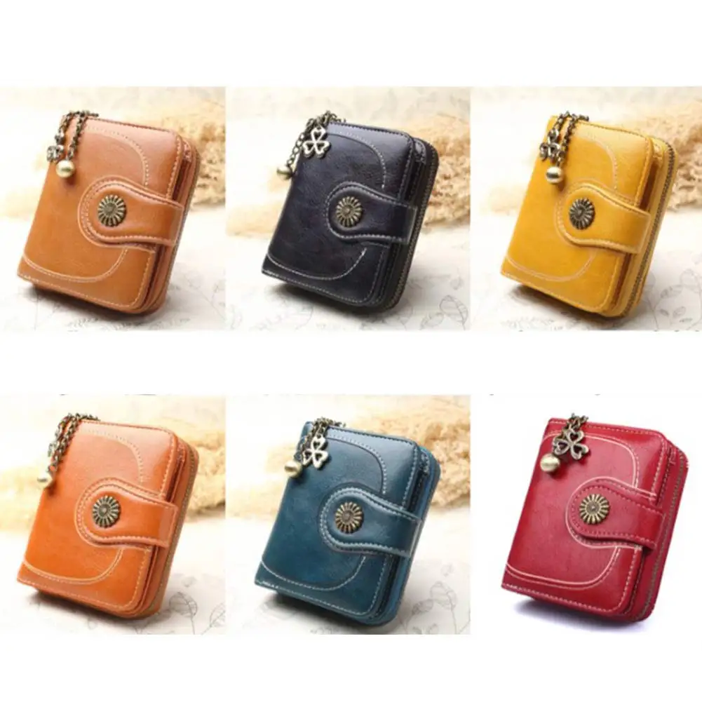 

Женский кошелек с объемными цветами, короткий складной держатель для карт на молнии, из мягкой вощеной кожи с лепестками, с дужками, вместит...