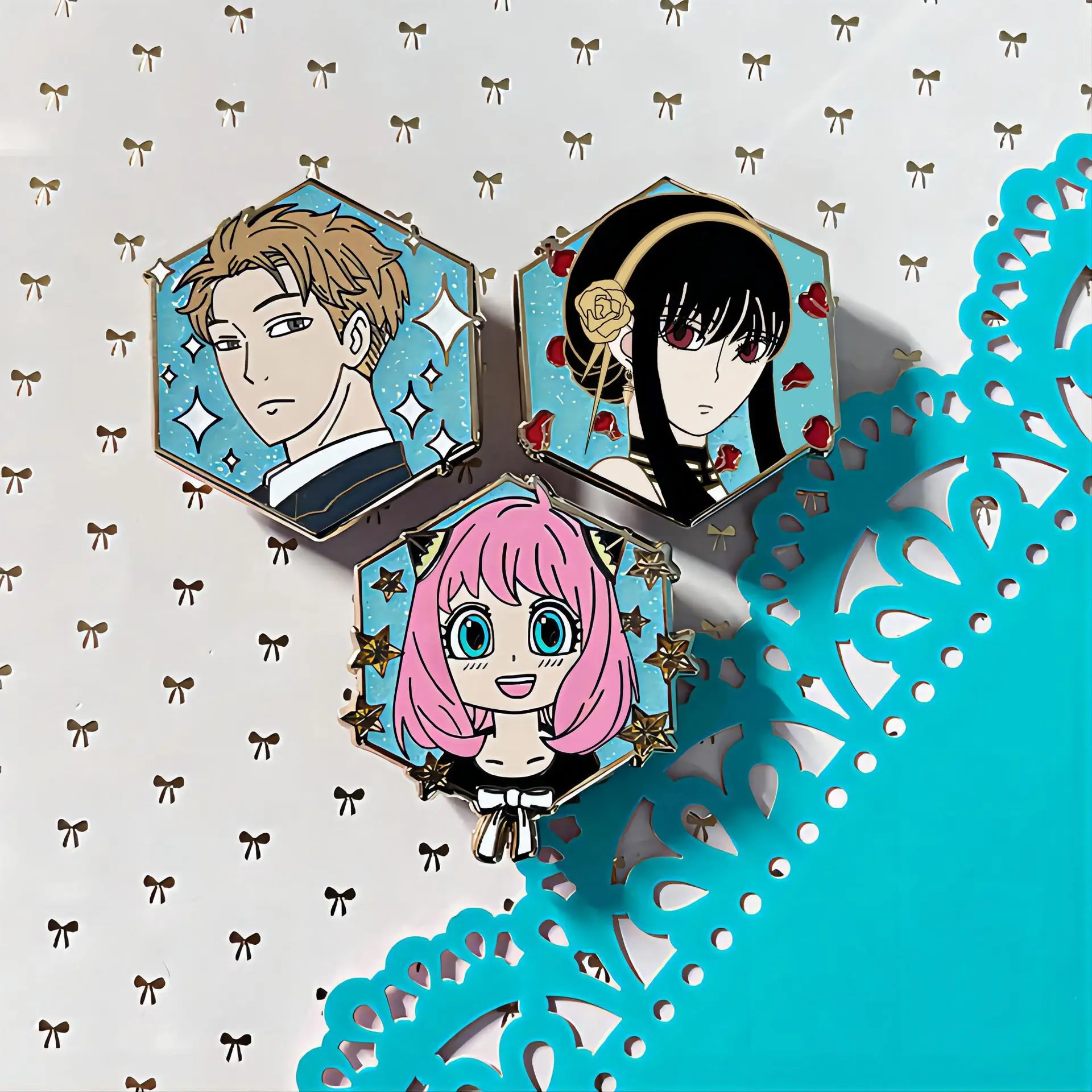 

Japan Anime SPY FAMILY Brooch Cosplay Costumes Badge Accessories Cartoon Cute Twilight Anya Forger Yor Forger Metal Pin