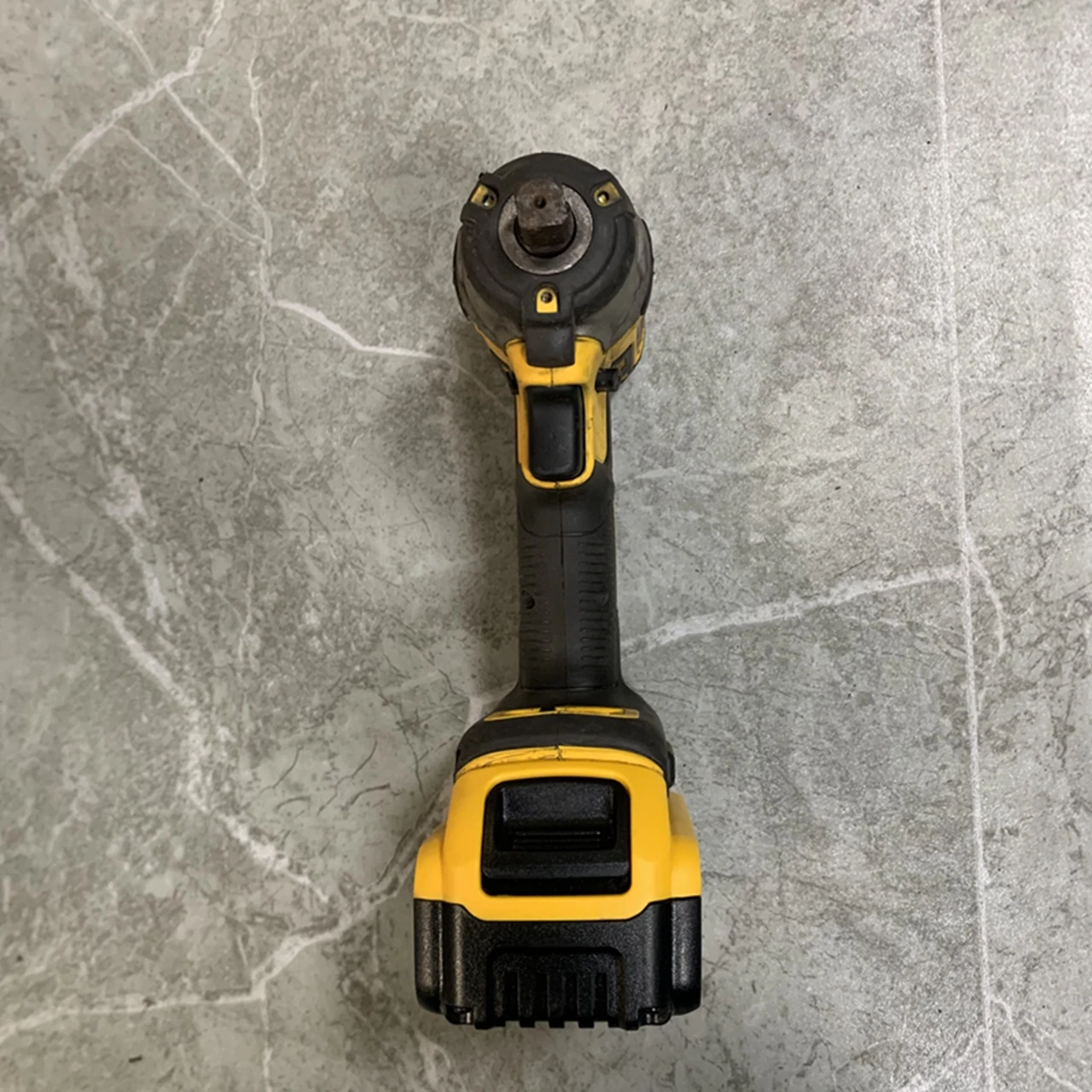 Модифицированный ударный гайковерт DEWALT DCF887ATOMIC 20 в макс. литий-ионный аккумулятор