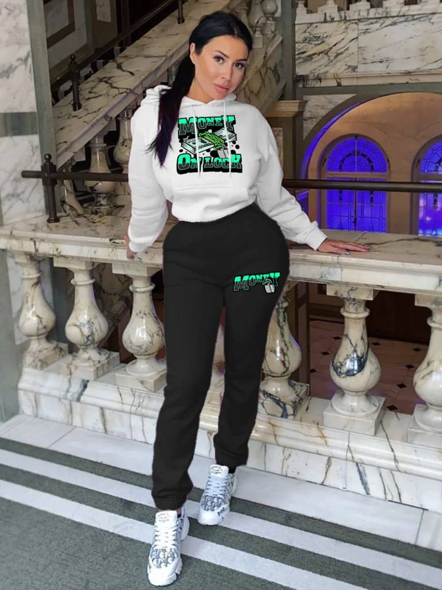 Рисунок 2 - Женский спортивный костюм из двух